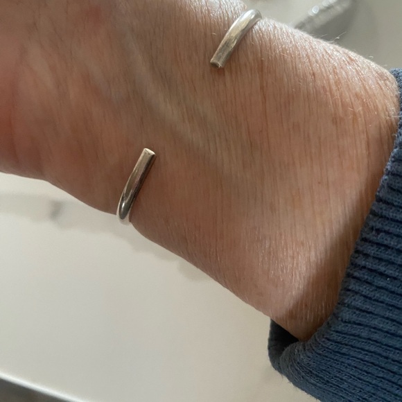 Blue Ridge Red Gemstone Sterling Silver Bracelet by Ruth Ann Begay Navajo - Picture 7 of 7